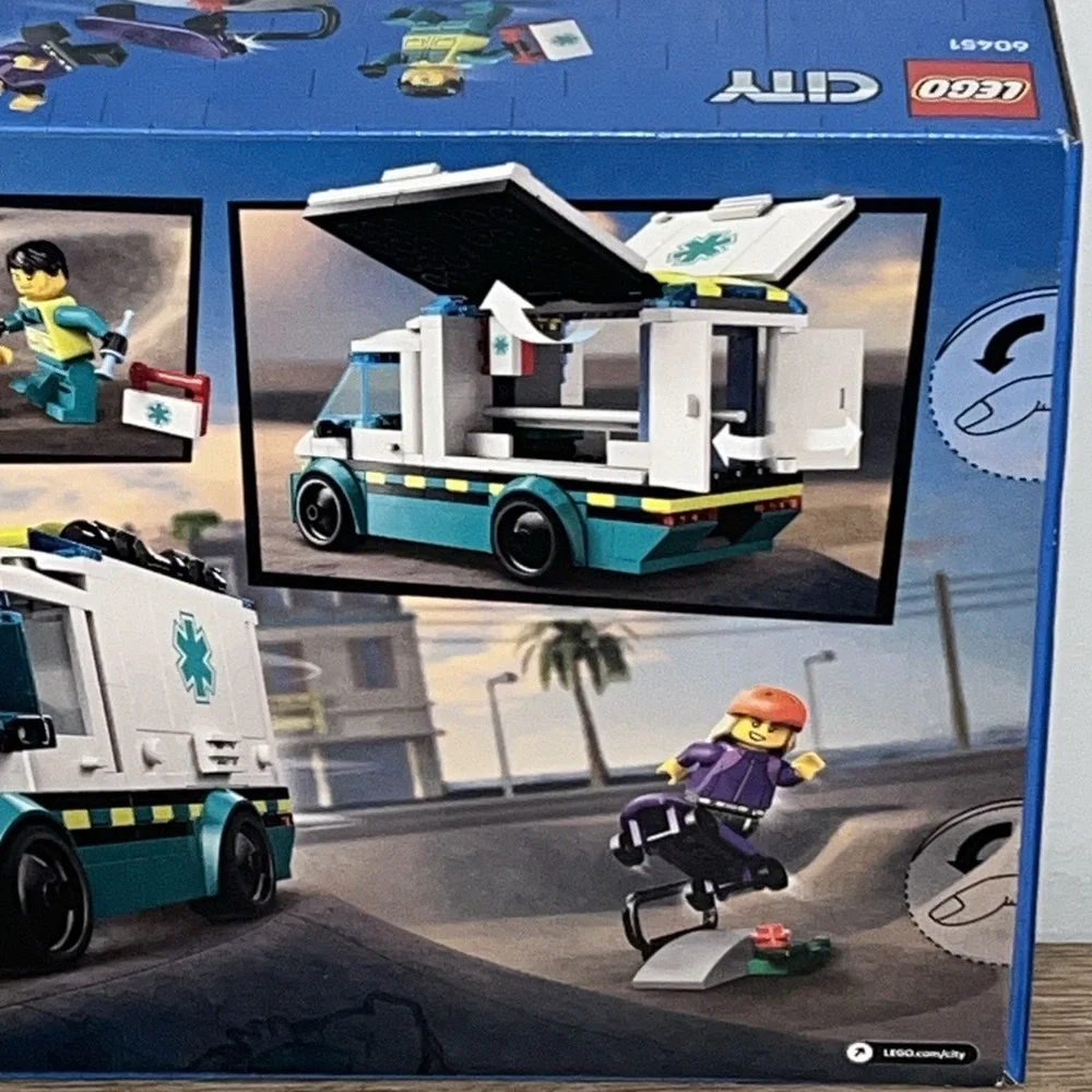 LEGO CITY Emergency Ambulance 60451 Complete Set 184 Pieces Ages 5+ NEW & SEALED